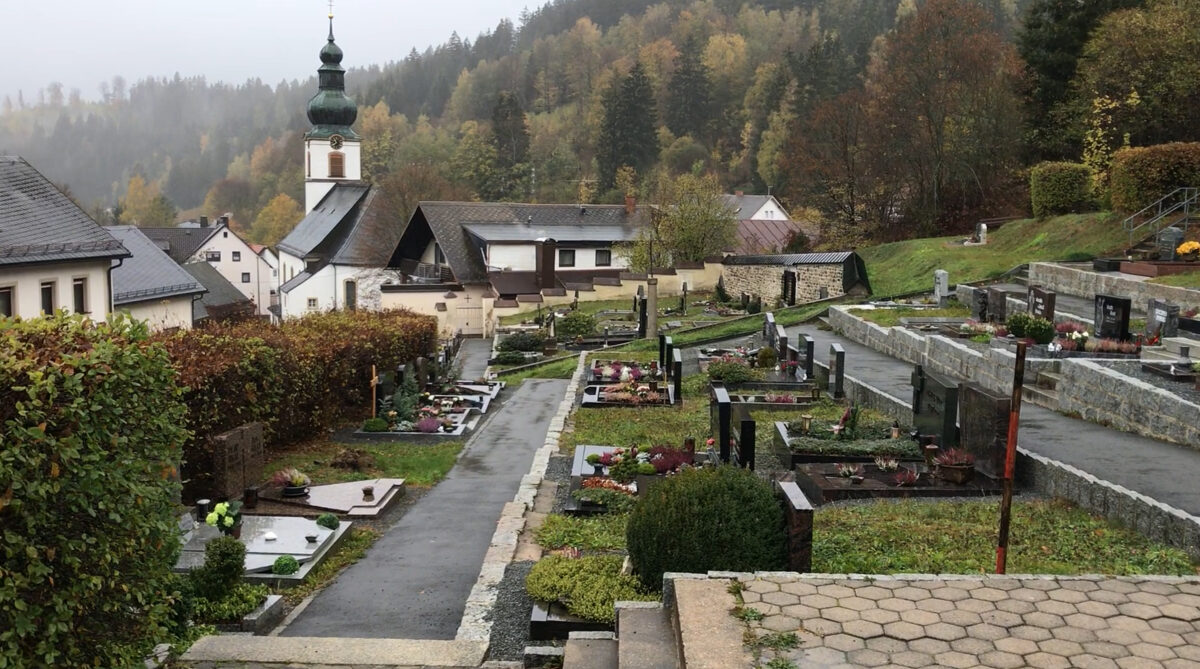 Kirche und Friedhof Warmensteinach