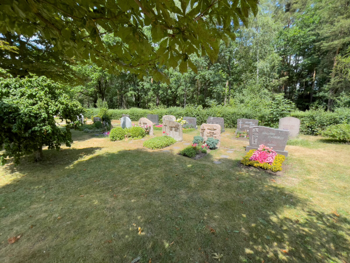 Erd-Doppelgräber auf Bayreuther Friedhof